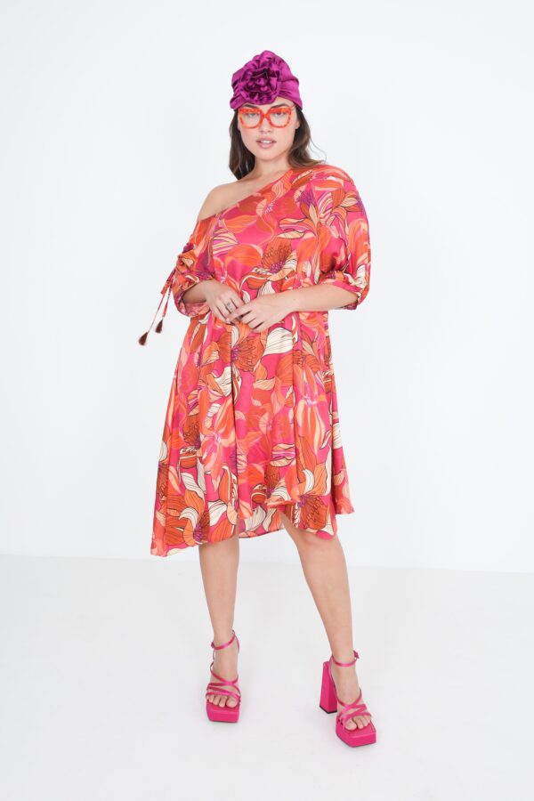Sukienka plus size pomarańczowo- różowa na jedno ramię JPM - obrazek 5