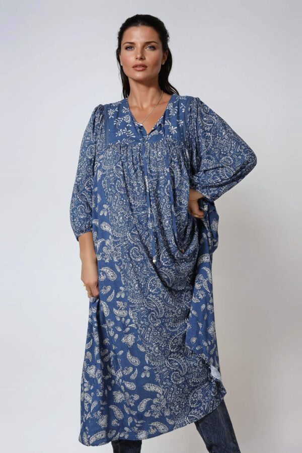 Niebieska sukienka w drobne kwiatki JMP plus size - obrazek 5