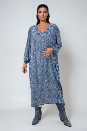 Niebieska sukienka w drobne kwiatki JMP plus size