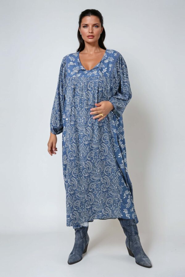 Niebieska sukienka w drobne kwiatki JMP plus size