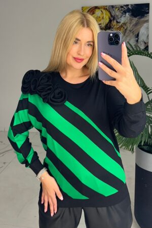 Bluzka plus size czarno-zielona w pasy z aplikacją na ramieniu Lamaxx