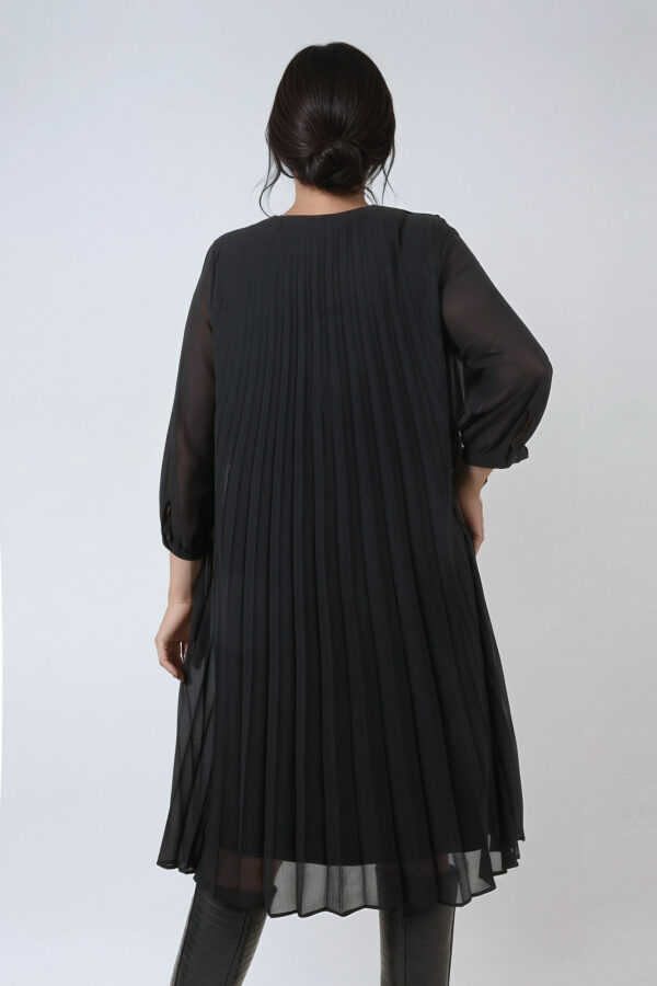 Sukienka plisowana czarna JMP plus size - obrazek 4