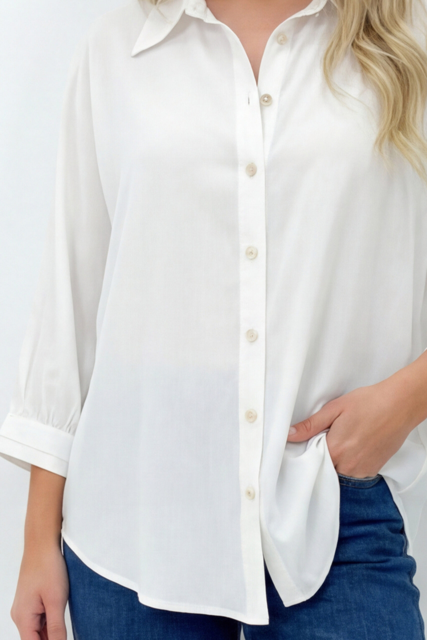 Elegancka bluzka JMP plus size 100% wiskoza – klasyczna biel ze złotymi guzikami