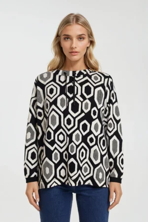 Bluzka czarno-biała plus size z geometrycznym wzorem – elegancka i nowoczesna