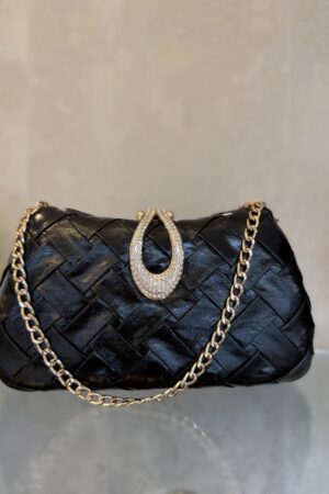 Czarna torebka wieczorowa z plecionką i kryształową klamrą
