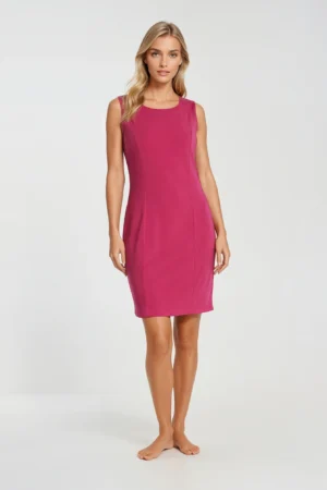 Elegancka sukienka na podszewce – klasyczna fuksja plus size