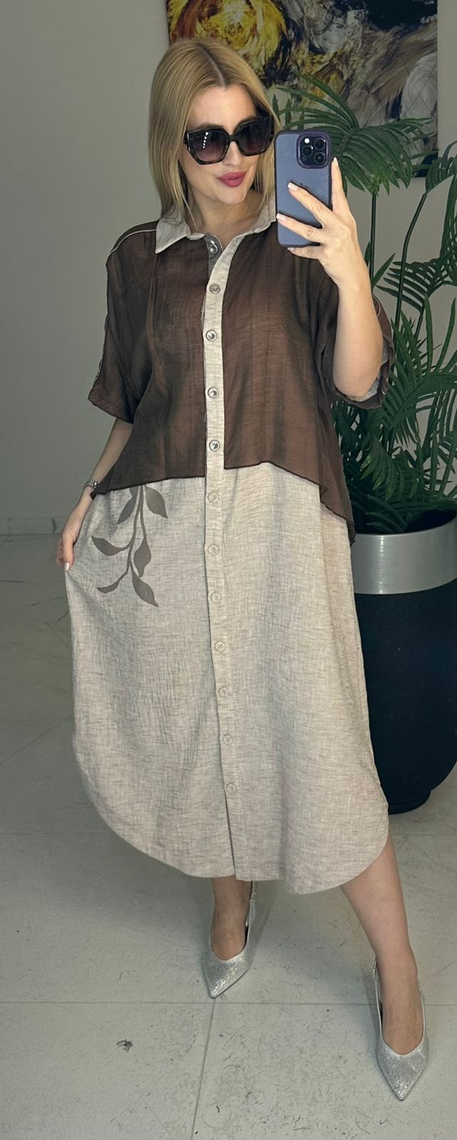 Bawełniana sukienka oversize – naturalna elegancja w brązowych odcieniach Lamaxx